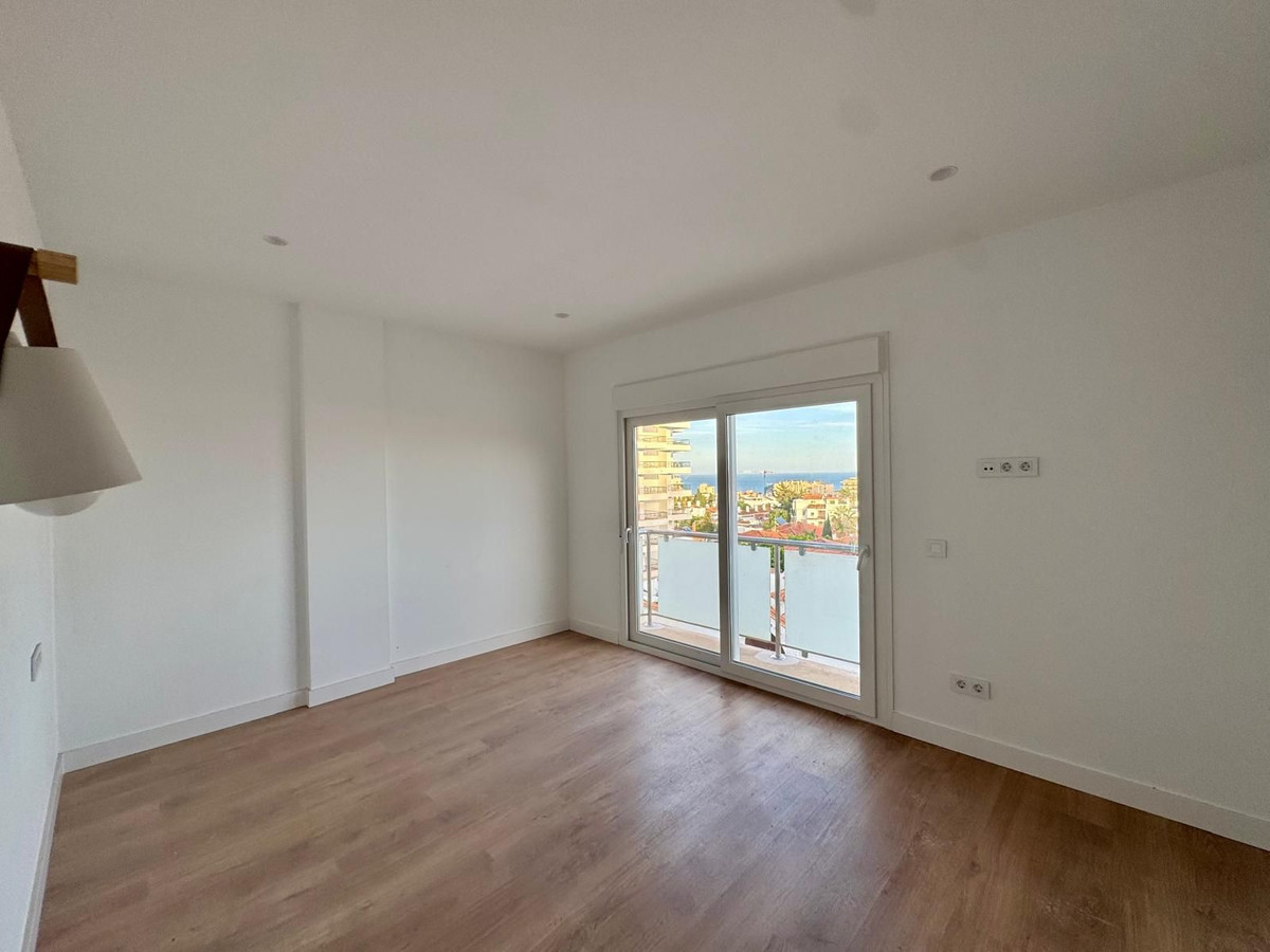 3 Bedroom Apartment in Torremolinos - Photo 6