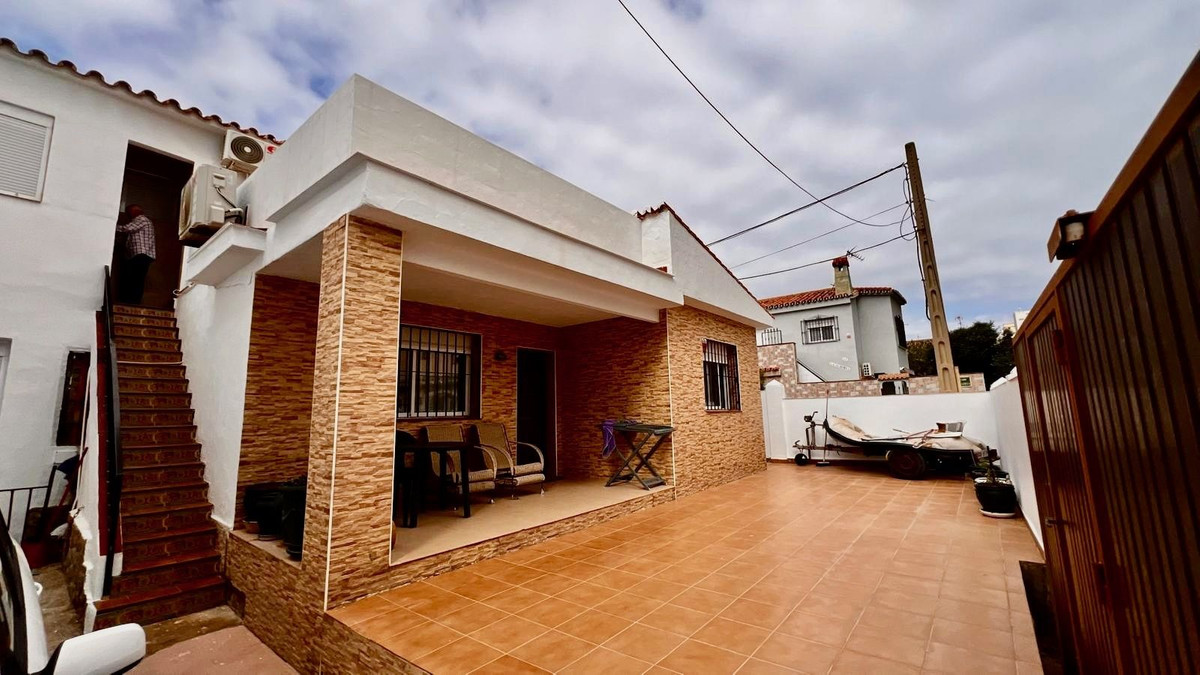 5 Bedroom Villa in Fuengirola - Photo 18