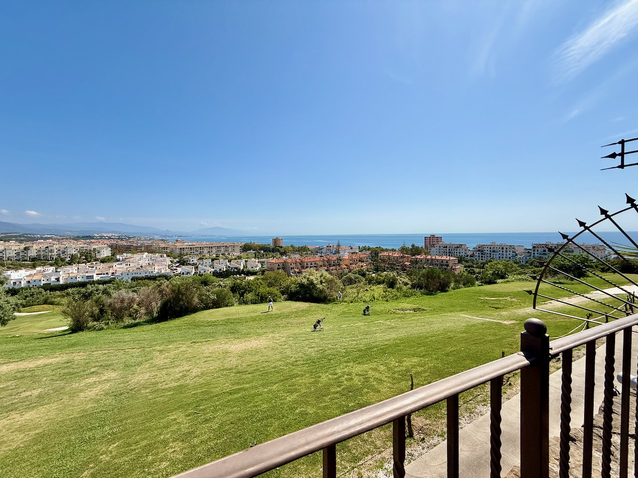 5 Bedroom Villa in La Duquesa - Photo 2