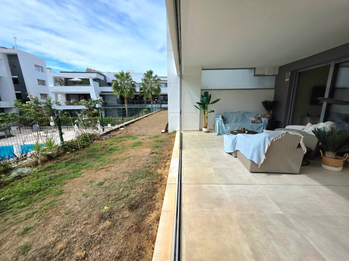 2 Bedroom Apartment in Estepona - Photo 12