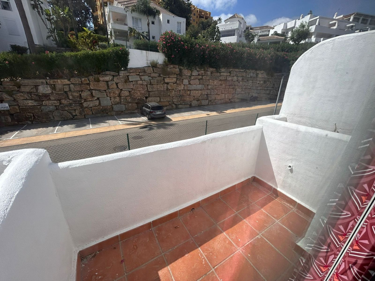 2 Bedroom Penthouse in Estepona - Photo 8