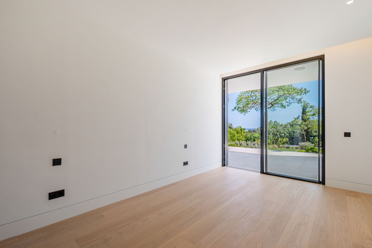6 Bedroom Villa in Marbella - Photo 39