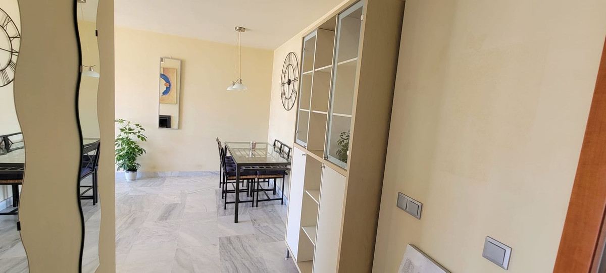 1 Bedroom Apartment in Benahavís - Photo 8
