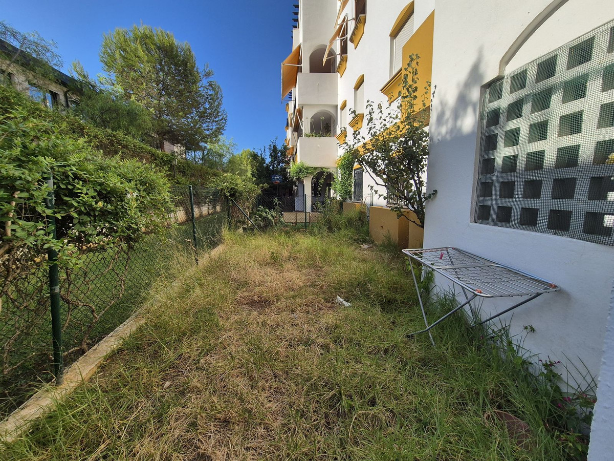 3 Bedroom Apartment in Marbella - Photo 2