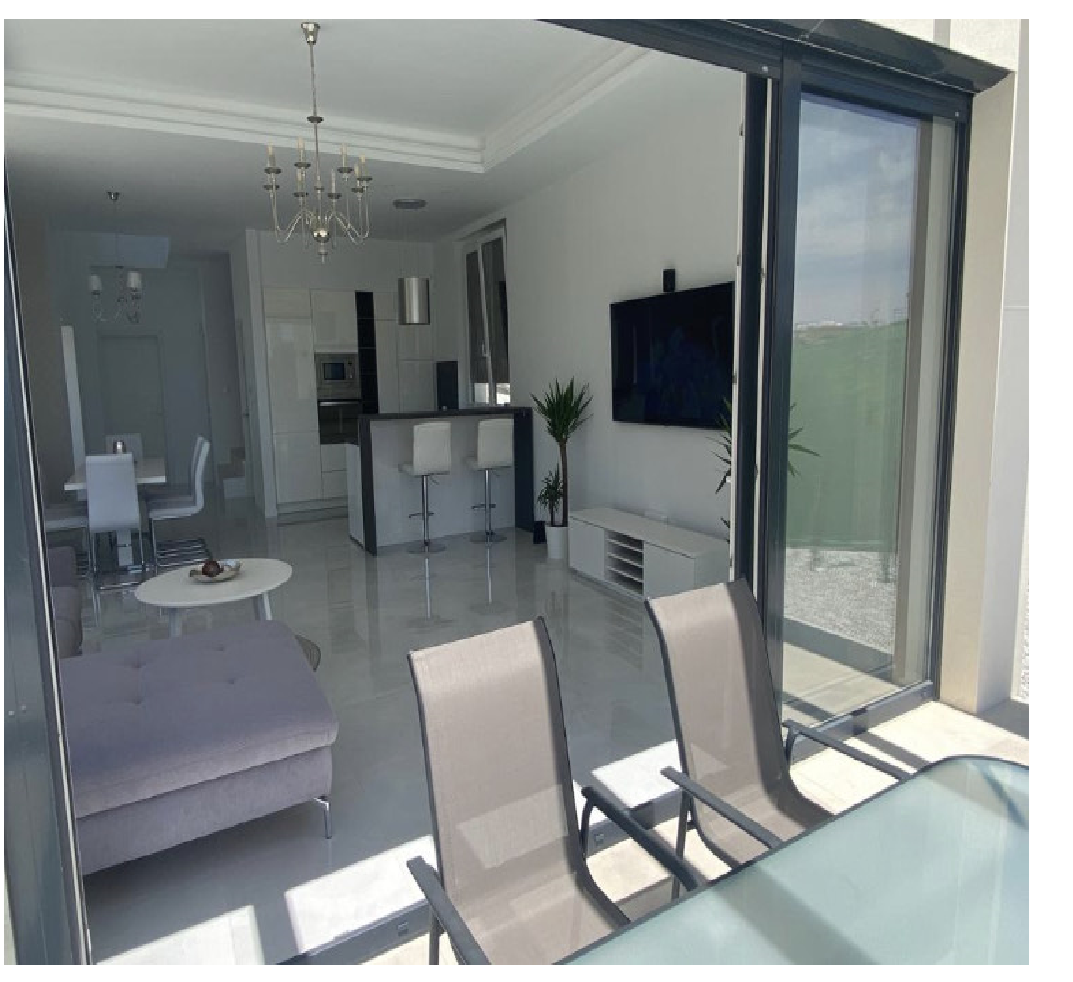 3 Bedroom Villa in Sotogrande - Photo 2