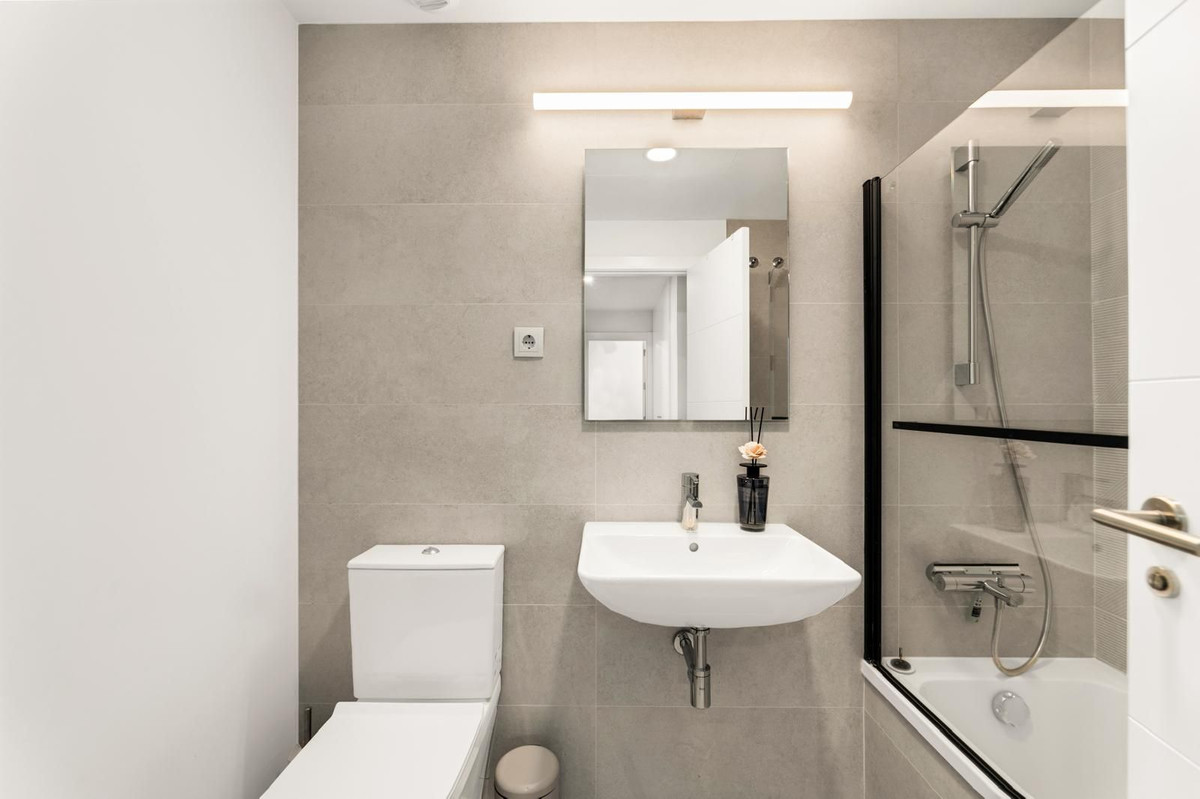 3 Bedroom Apartment in Estepona - Photo 14