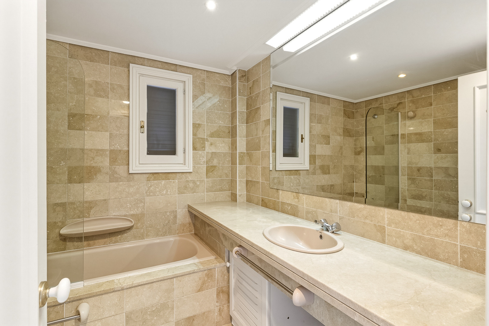 3 Bedroom Apartment in Marbella - Photo 14