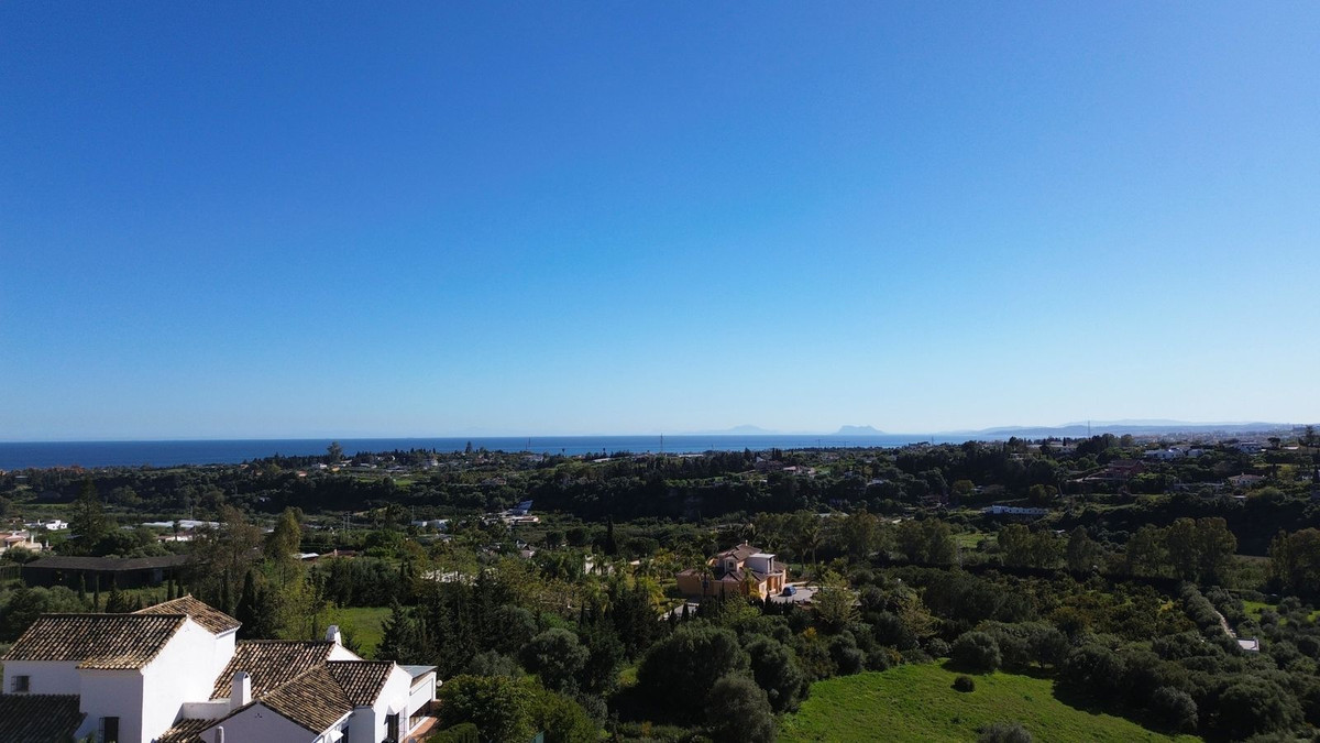 4 Bedroom Villa in Estepona - Photo 37
