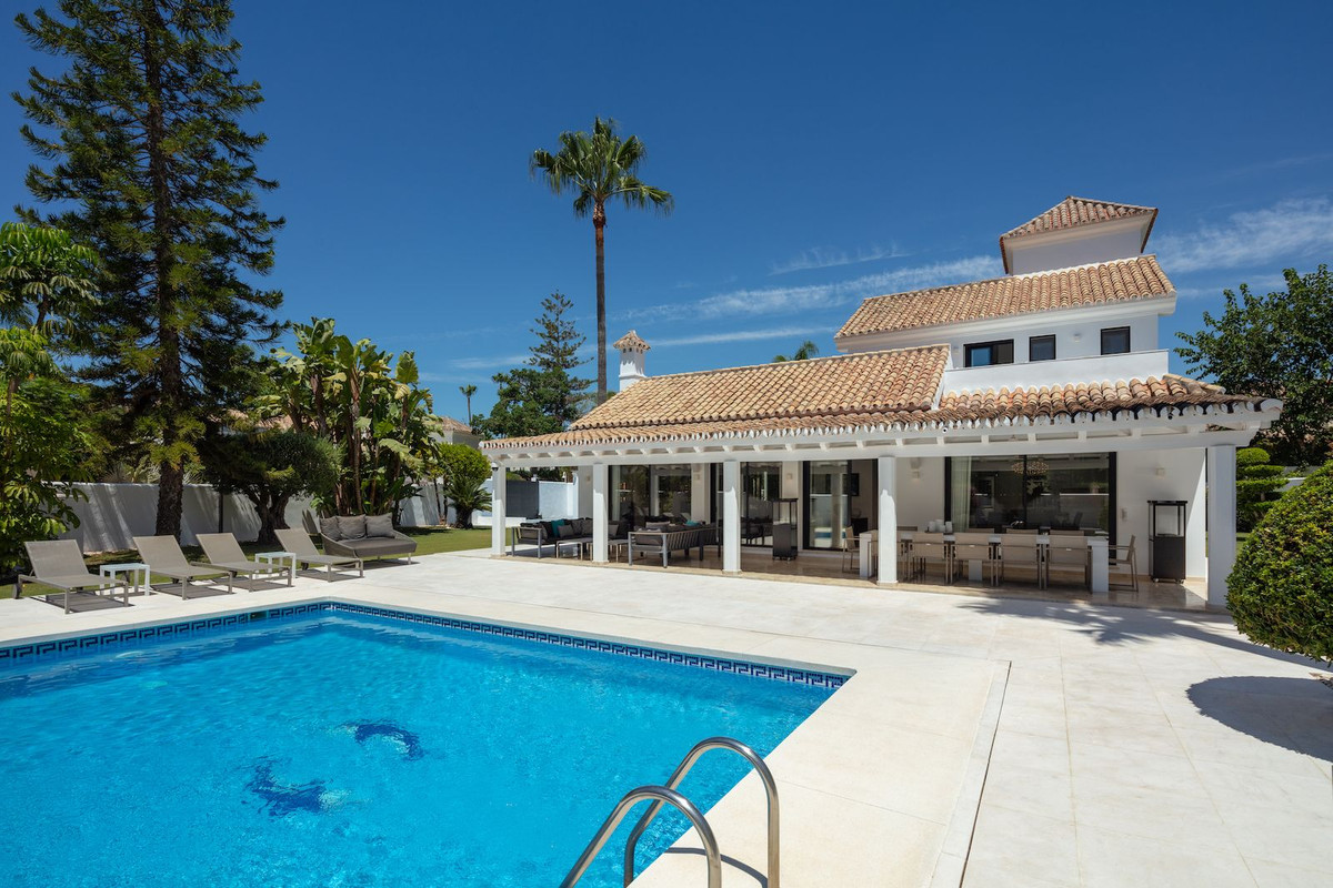 4 Bedroom Villa in Marbella - Photo 11