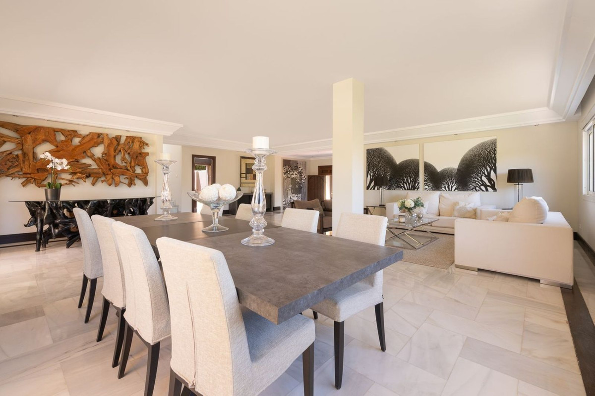 6 Bedroom Villa in Marbella - Photo 15
