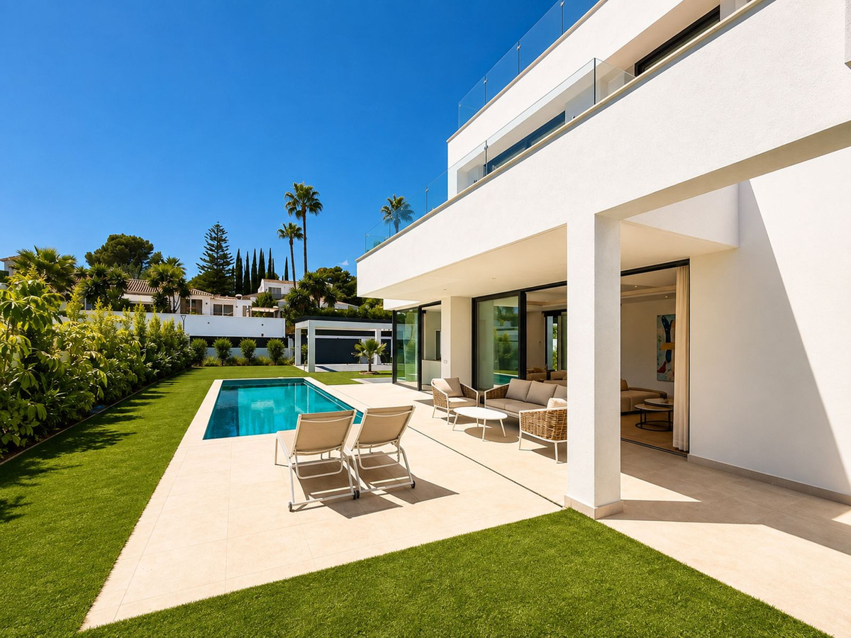 5 Bedroom Villa in Estepona - Photo 6