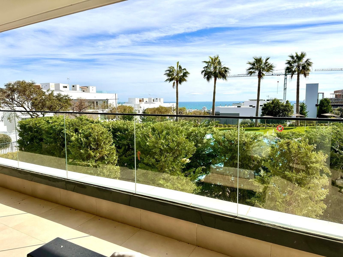 4 Bedroom Apartment in Estepona - Photo 17