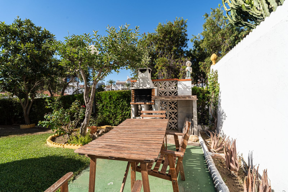 1 Bedroom Apartment in Benalmádena - Photo 15