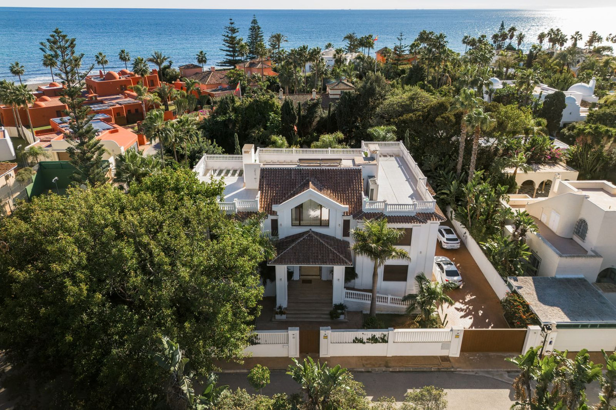 7 Bedroom Villa in San Pedro de Alcántara - Photo 35