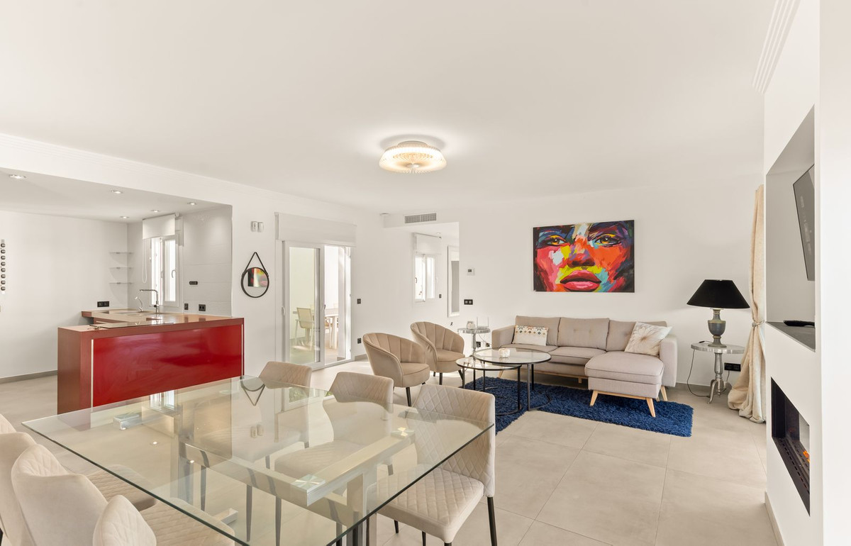 6 Bedroom Villa in Estepona - Photo 45