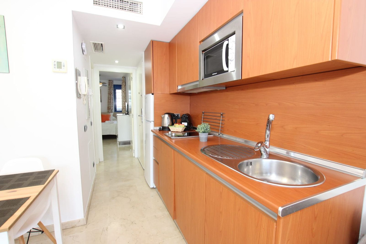 1 Bedroom Apartment in Benalmádena - Foto 4