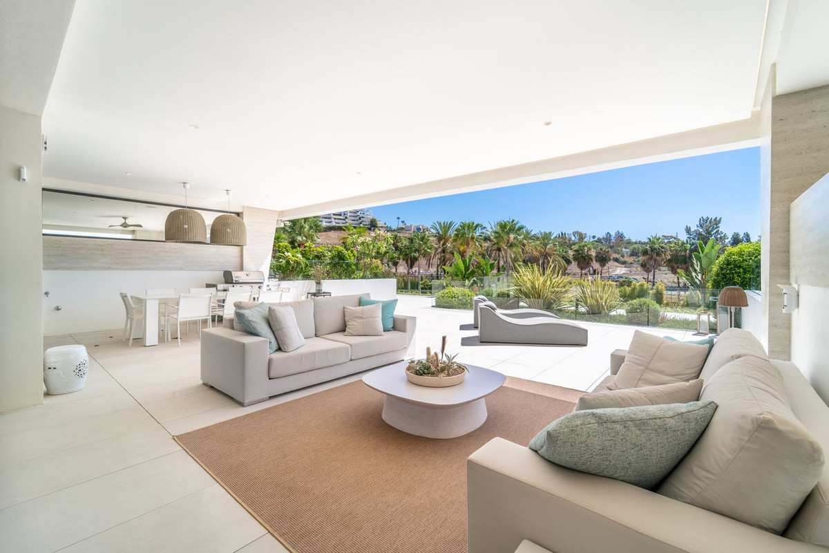 4 Bedroom Apartment in Marbella - Photo 10