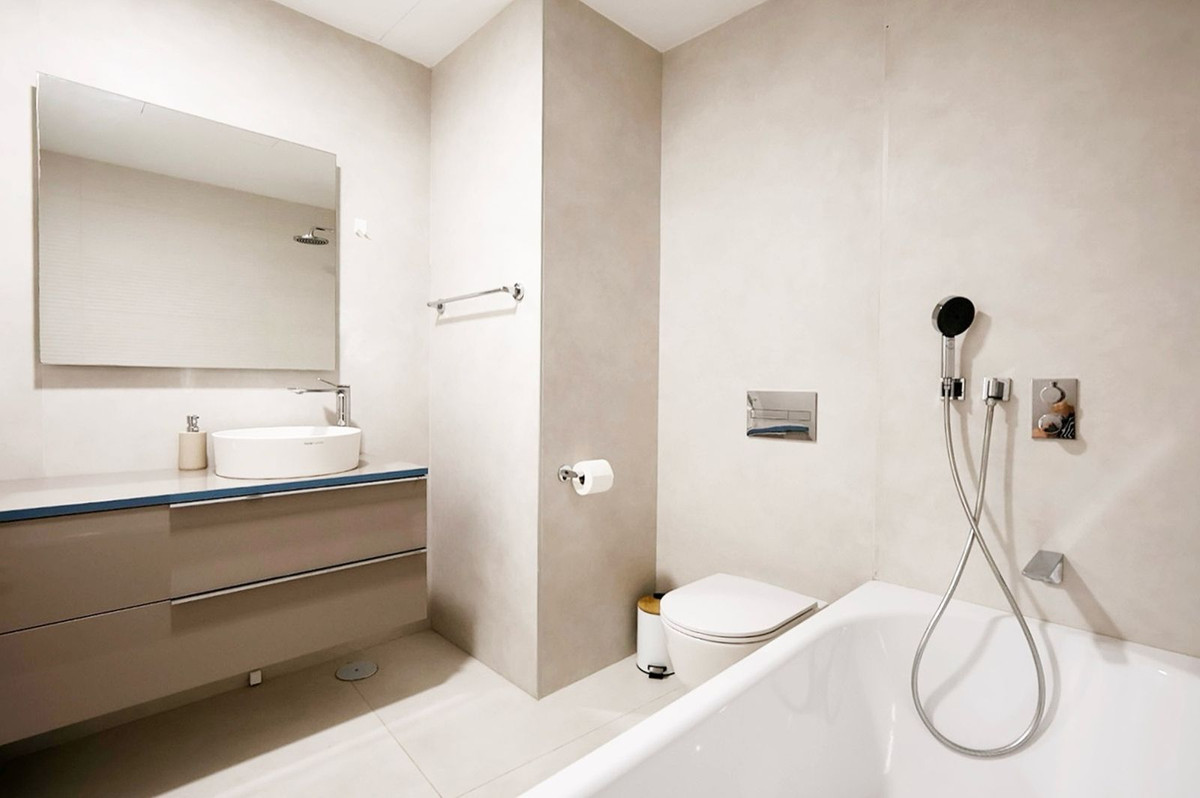 4 Bedroom Apartment in Estepona - Photo 25
