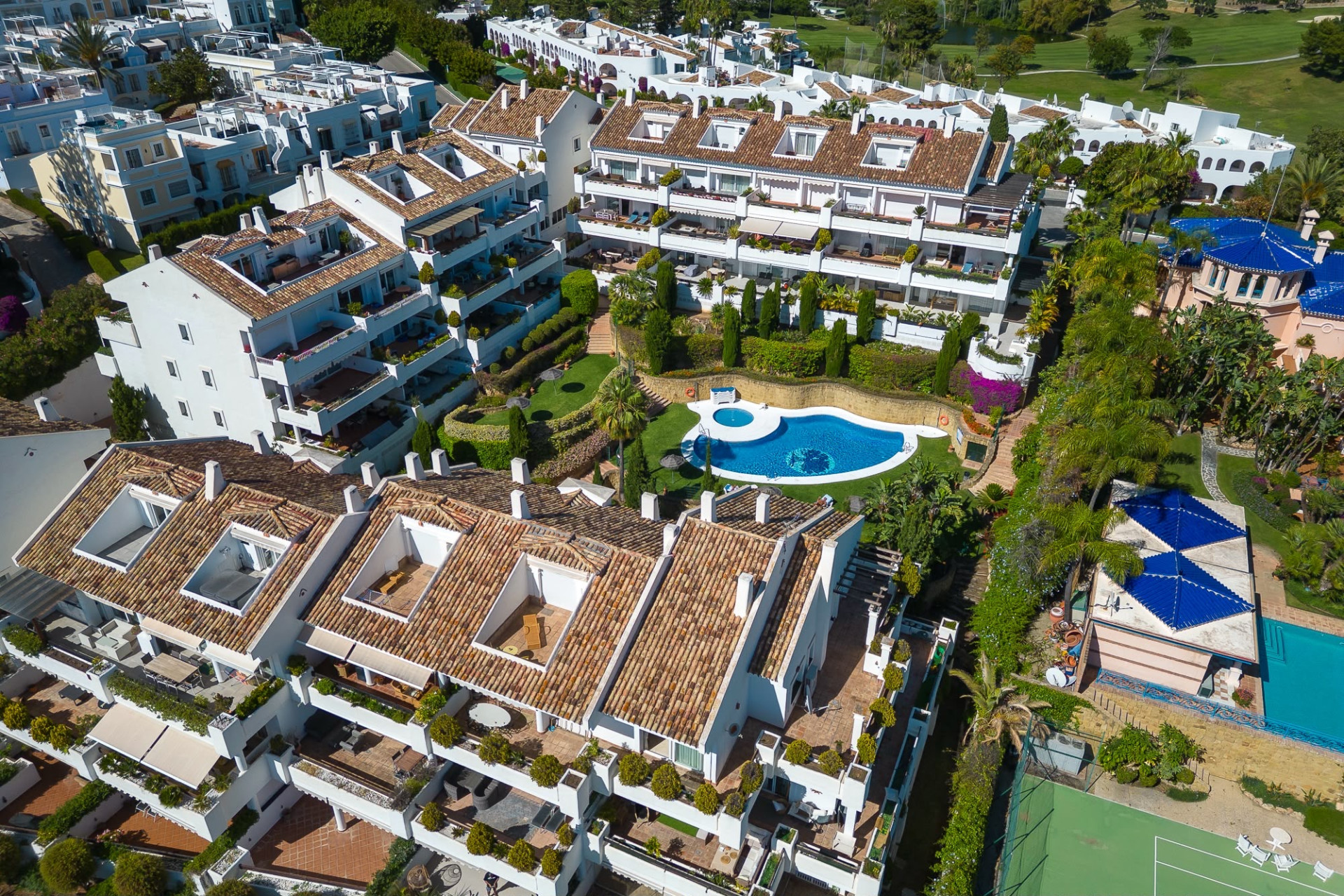 2 Bedroom Apartment in Marbella - Photo 11