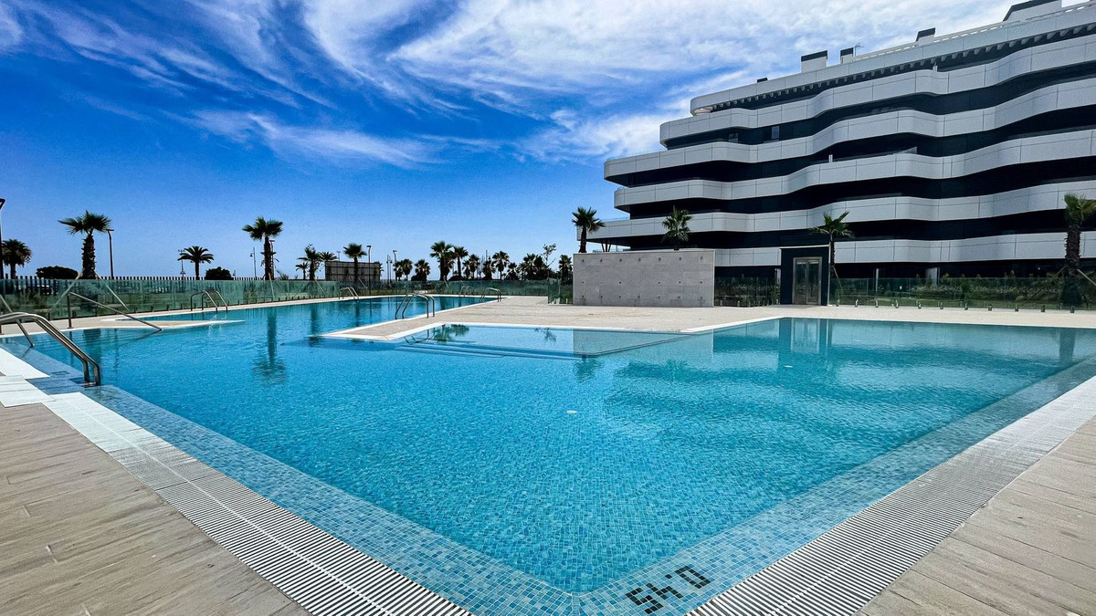 3 Bedroom Apartment in Torremolinos - Photo 4