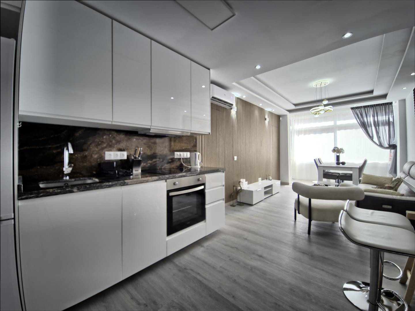 2 Bedroom Apartment in Marbella - Photo 12