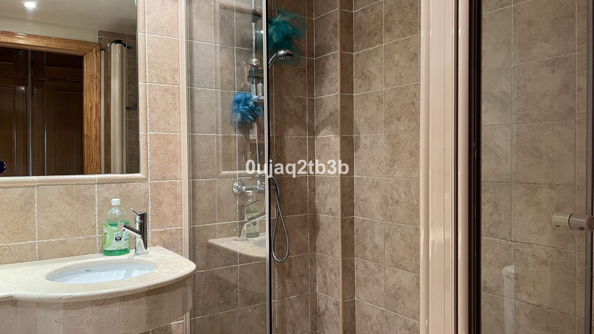 2 Bedroom Apartment in Estepona - Photo 13