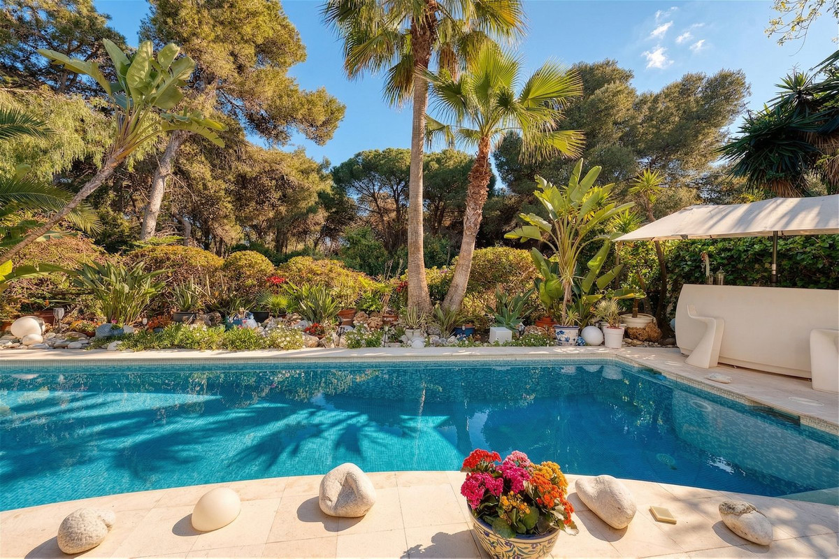 4 Bedroom Villa in Estepona - Photo 11