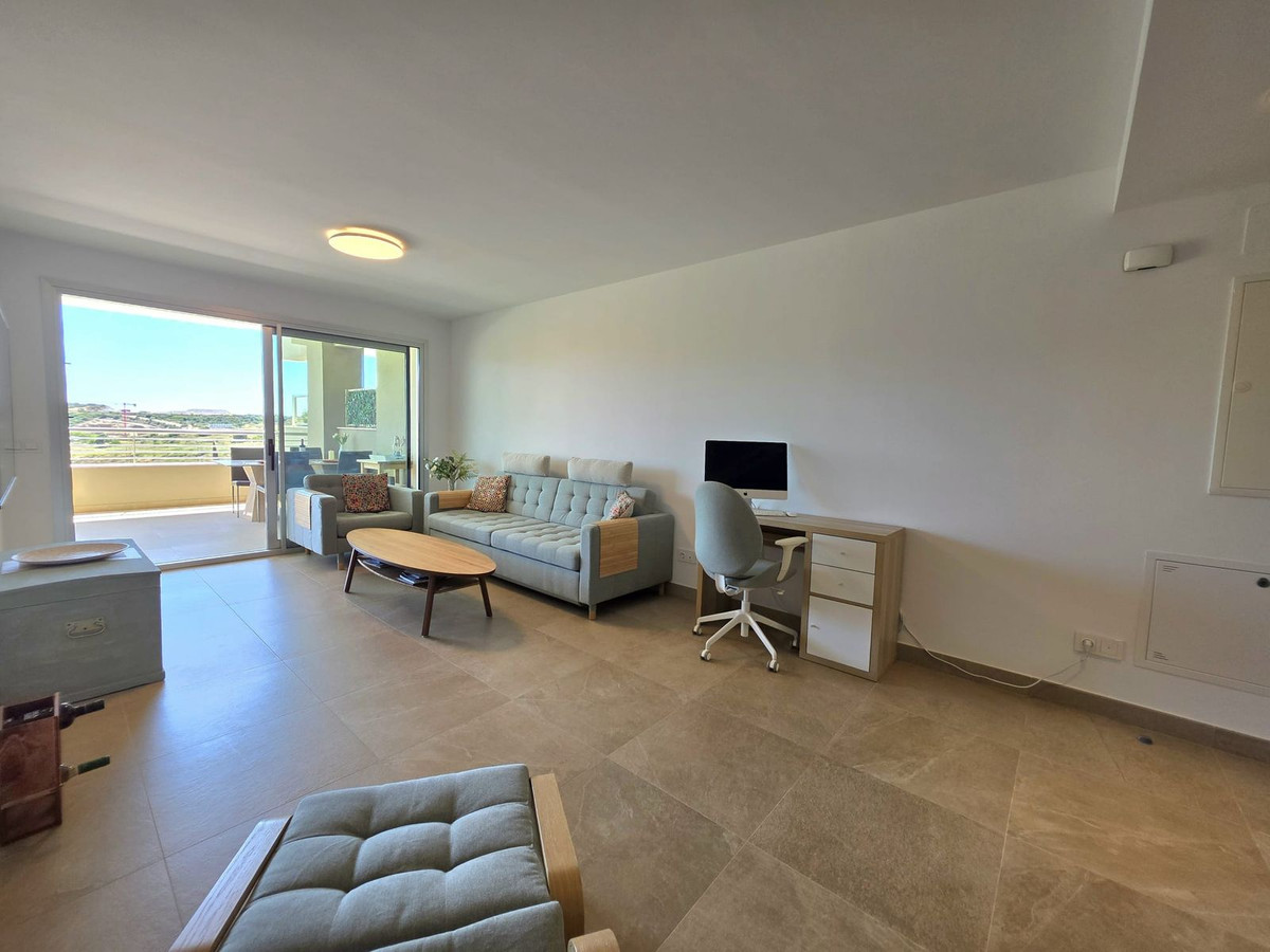 2 Bedroom Apartment in Estepona - Photo 11