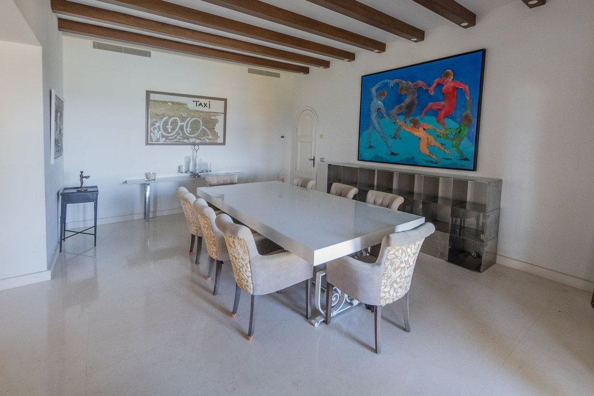 10 Bedroom Villa in Estepona - Photo 19