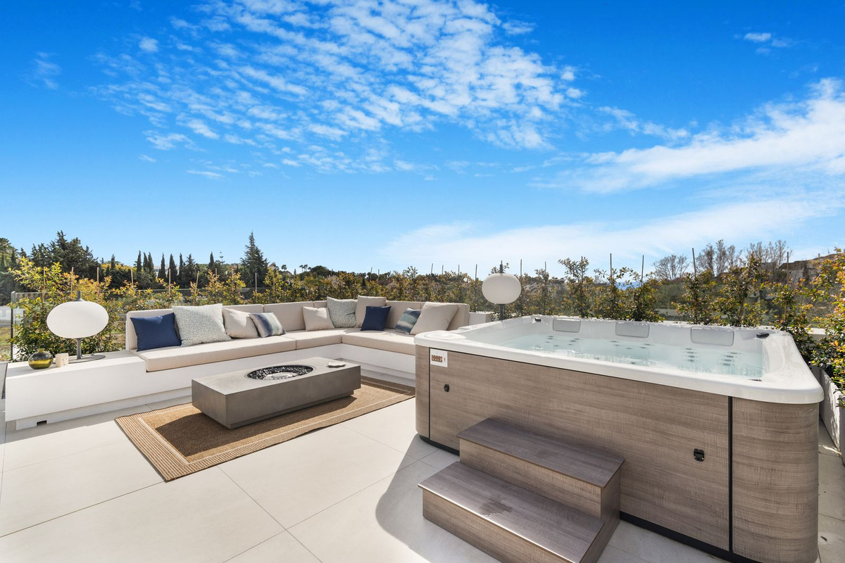 6 Bedroom Villa in Marbella - Photo 55