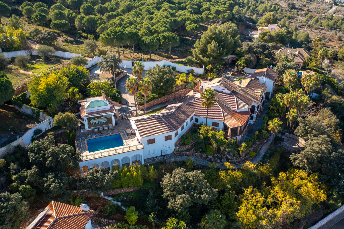 13 Bedroom Villa in Alhaurín el Grande