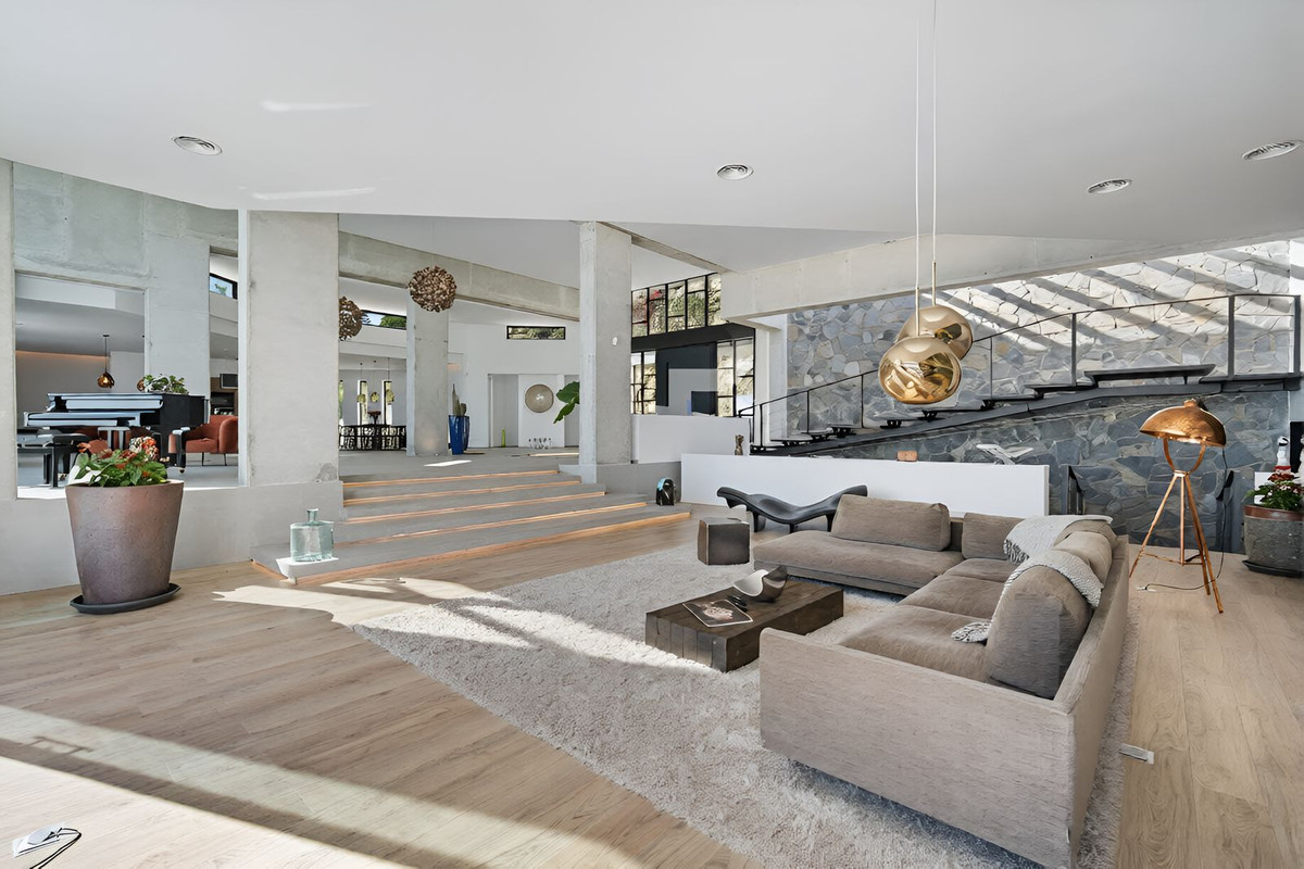 6 Bedroom Villa in Estepona - Photo 7