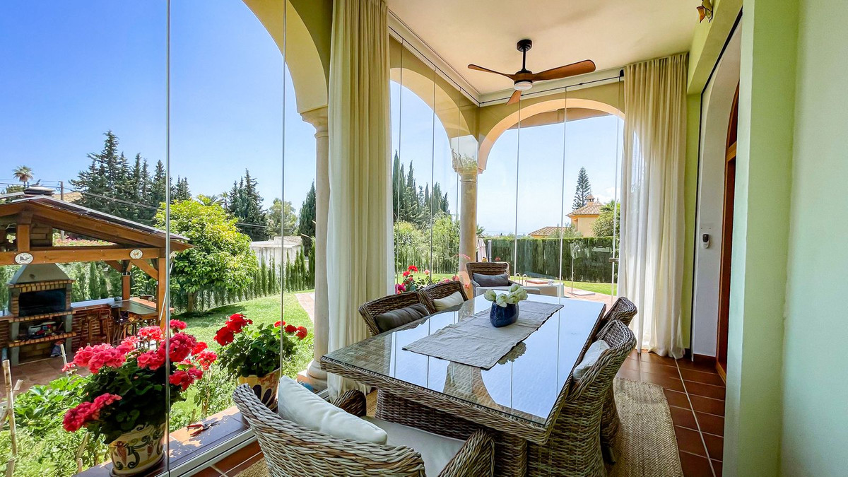 6 Bedroom Villa in Marbella - Photo 8