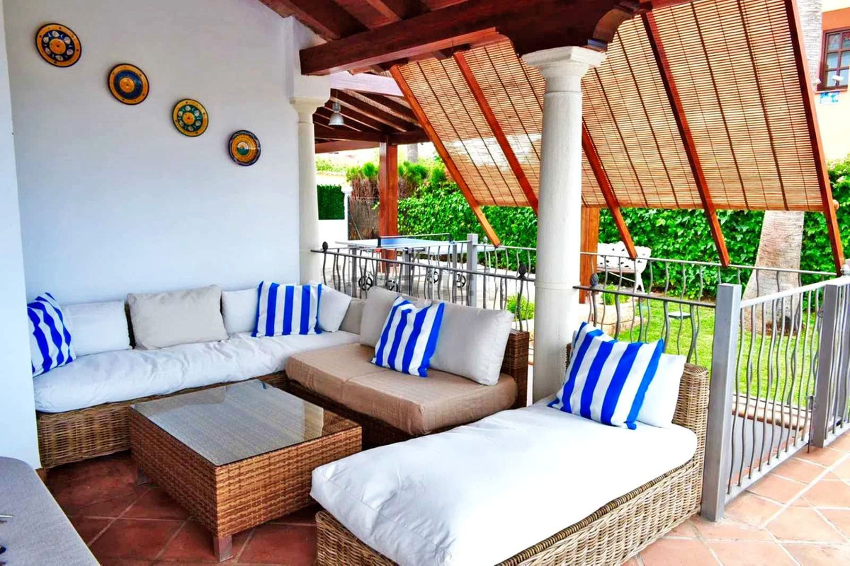 6 Bedroom Villa in San Pedro de Alcántara - Photo 13