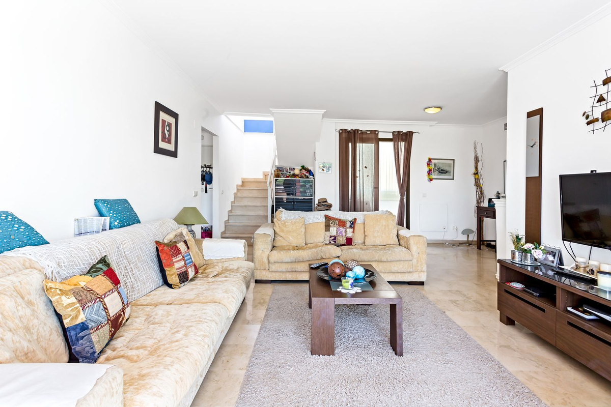 3 Bedroom Penthouse in Casares - Photo 9