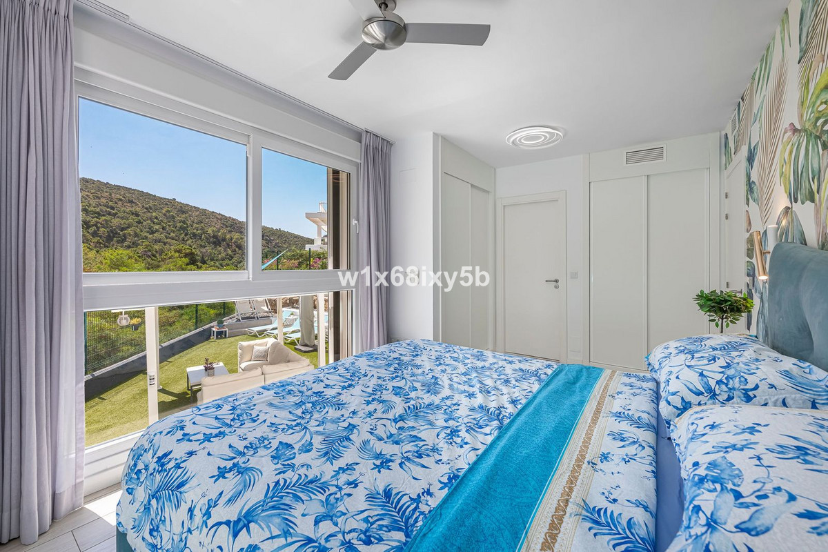 4 Bedroom Apartment in Benahavís - Photo 26