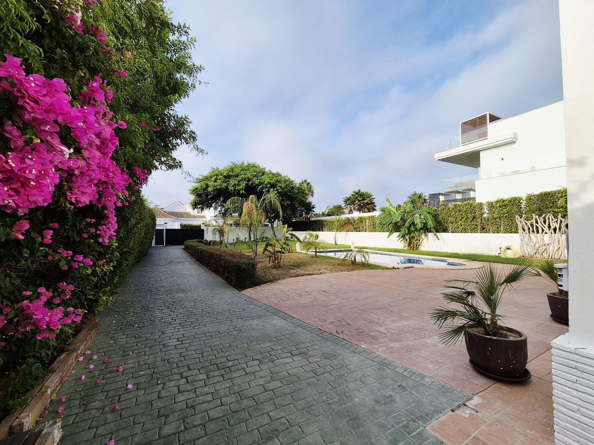 4 Bedroom Villa in San Pedro de Alcántara - Photo 20