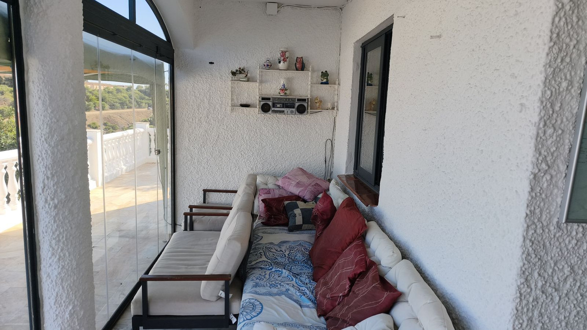 6 Bedroom Villa in Mijas - Photo 11