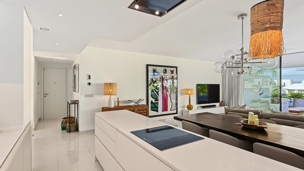 3 Bedroom Apartment in Estepona - Photo 10