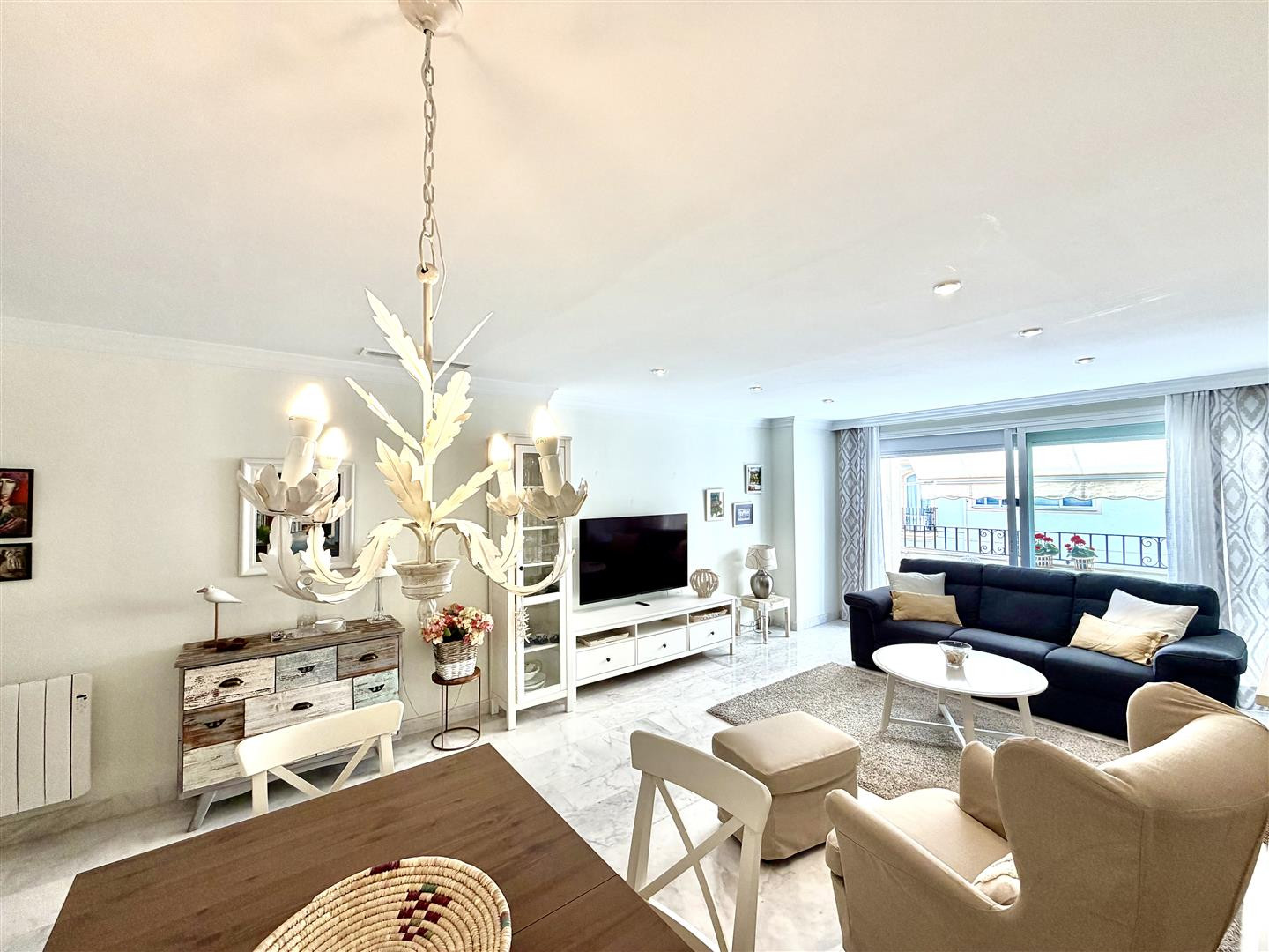 2 Bedroom Apartment in Marbella - Photo 8