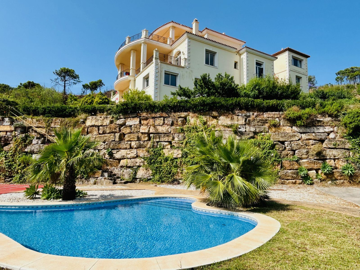 7 Bedroom Villa in Estepona - Photo 40