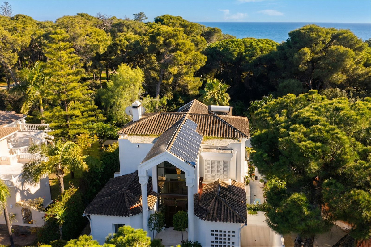 4 Bedroom Villa in Estepona - Photo 25