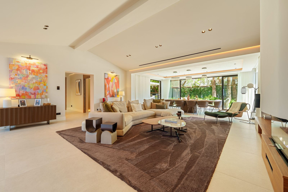 5 Bedroom Villa in Marbella - Photo 12
