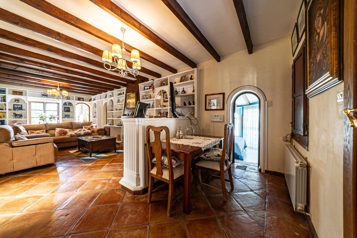 5 Bedroom Villa in Alhaurín de la Torre - Photo 37