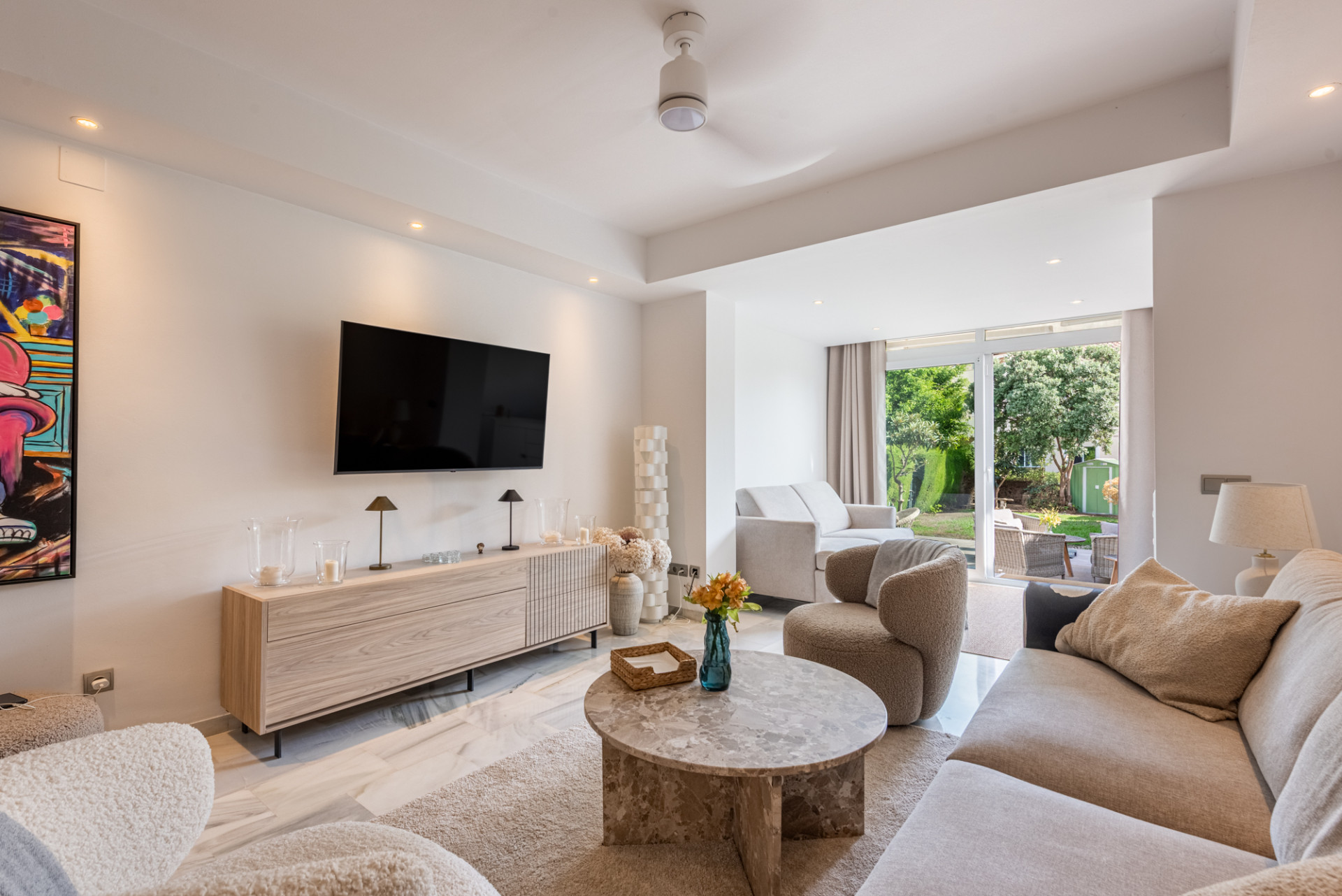 2 Bedroom Apartment in Estepona - Photo 7