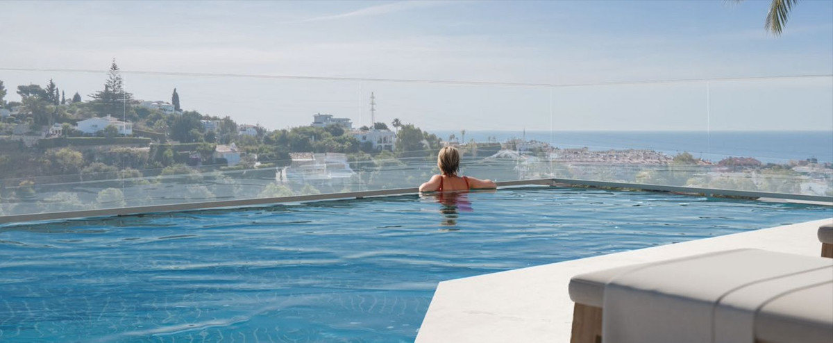 2 Bedroom Penthouse in Fuengirola - Photo 5