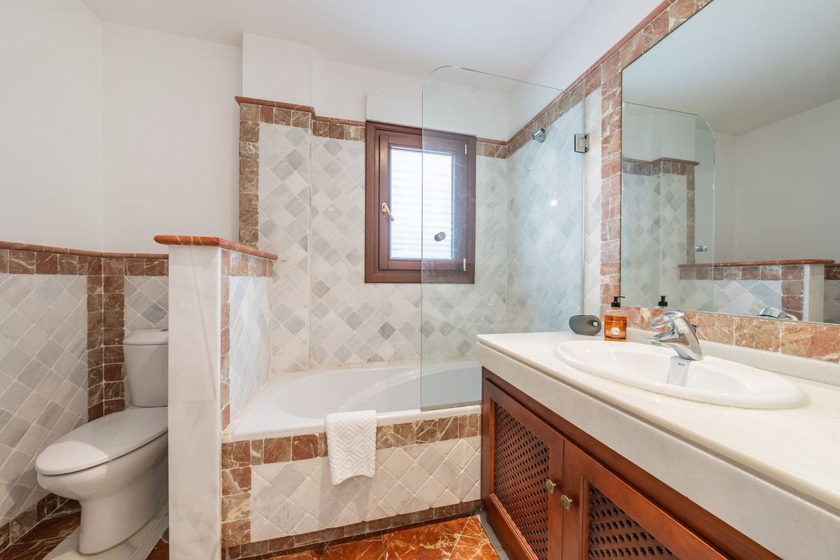 2 Bedroom Apartment in Marbella - Photo 18