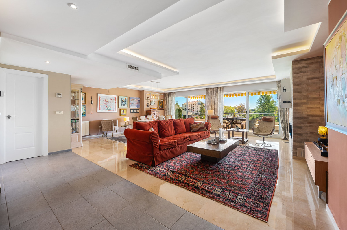 4 Bedroom Apartment in San Pedro de Alcántara - Photo 9