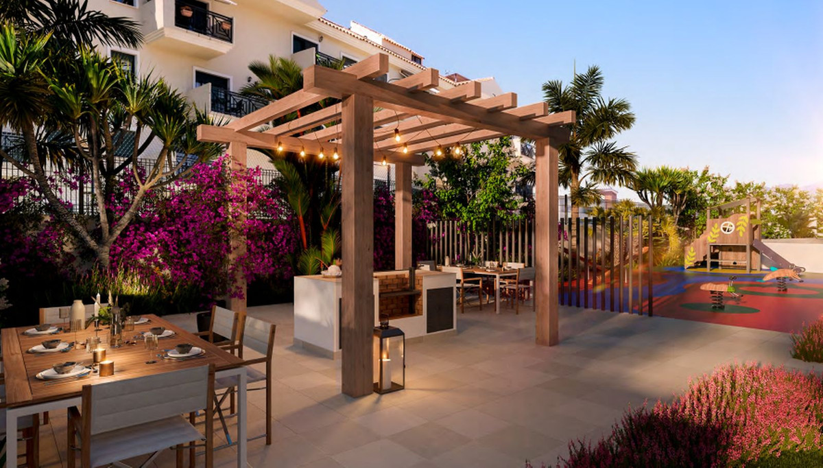 2 Bedroom Penthouse in Estepona - Photo 11