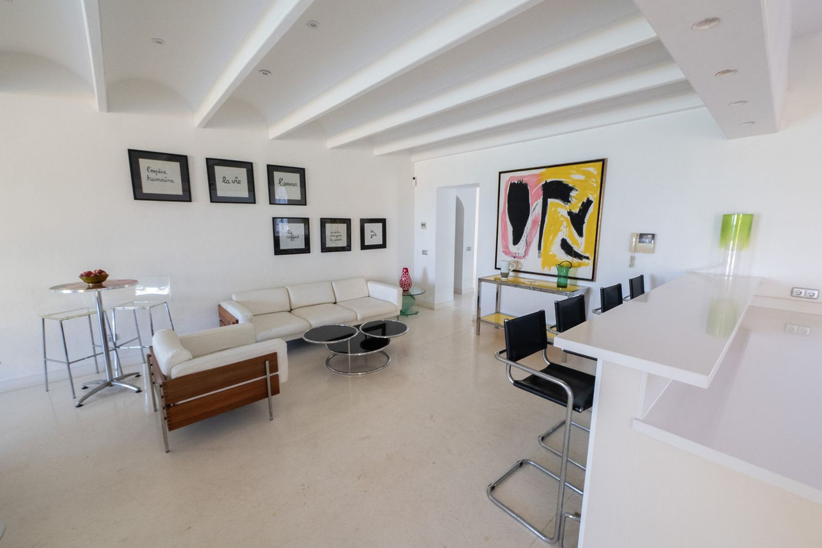 10 Bedroom Villa in Estepona - Photo 18